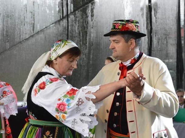 Stanisław Budzeń tańczy z żoną Anną