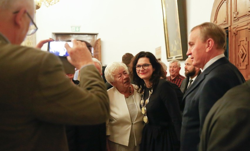 Ponad 30 par z Gdańska świętowało małżeńskie jubileusze. Medale i gratulacje w Ratuszu Głównym [ZDJĘCIA]