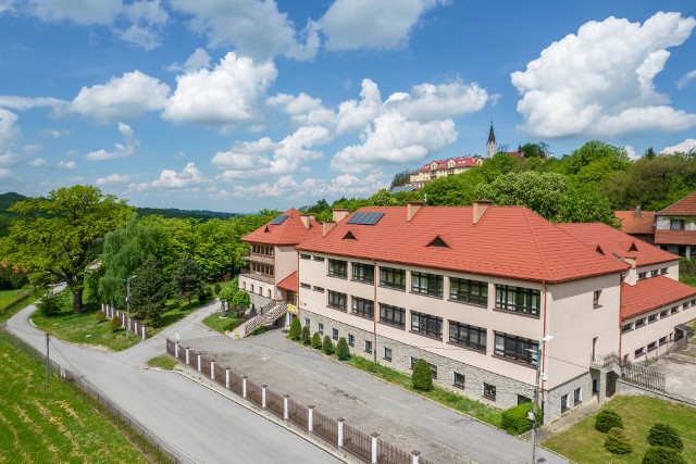 Szkołę Podstawową w Biskupicach (powiat wielicki) czeka kosztowna rozbudowa. Zaplanowane na dwa lata prace, powinny rozpocząć się w najbliższych tygodniach