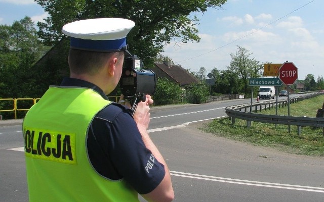 Od dwóch dni obowiązują nowe, bardziej restrykcyjne przepisy, które pozwolą jeszcze skuteczniej walczyć z piratami drogowymi.