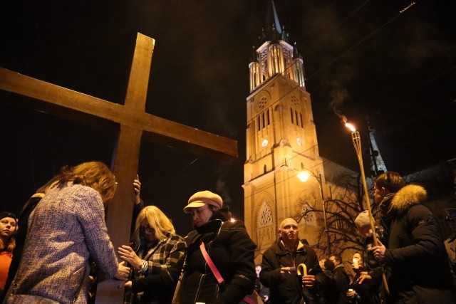 Ulicami Łodzi przeszła Ekumeniczna Droga Krzyżowa. Więcej na kolejnych zdjęciach