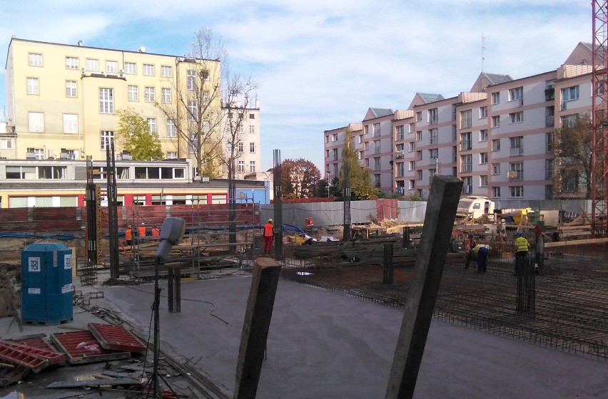 Wrocław: W miejscu kina Pokój budują biurowiec i podziemny parking (WIZUALIZACJE, ZDJĘCIA)