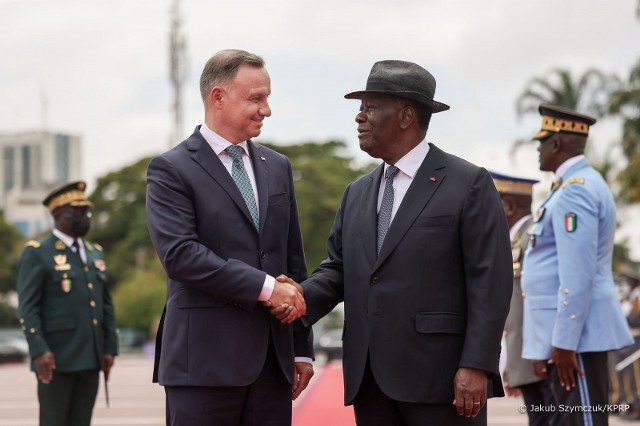 Prezydent Wybrzeża Kości Słoniowej Alassane Ouattara dziękował Andrzejowi Dudzie za pomoc Polski w ewakuacji obywateli jego kraju z Ukrainy.