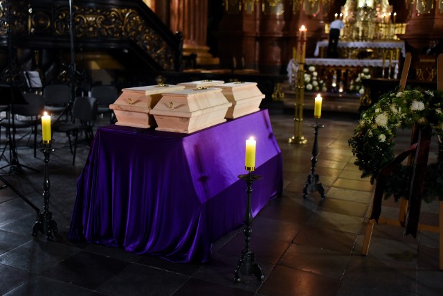 W piątek, 9 listopada, w poznańskiej Farze odbyła się nietypowa uroczystość pogrzebowa. W krypcie kościoła pochowano szczątki 120 osób, które znaleźli archeolodzy prowadzący badania na placu Kolegiackim.