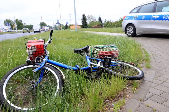 W piątek, 7 sierpnia, w Toruniu doszło do potrącenia rowerzysty. Mężczyzna kierujący jednośladem trafił do szpitala.