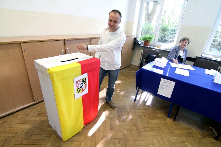 Zakończyły się wybory do rad osiedli. Frekwencja bardzo niska (ZDJĘCIA)