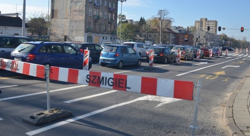 Budowa trasy W-Z. Zmiany na skrzyżowaniu marszałków. Po czterodniowym opóźnieniu...