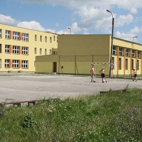 Podobny basen do tego przy ulicy Kujawskiej powstanie w tym miejscu koło hali sportowej Szkoły Podstawowej numer 24.