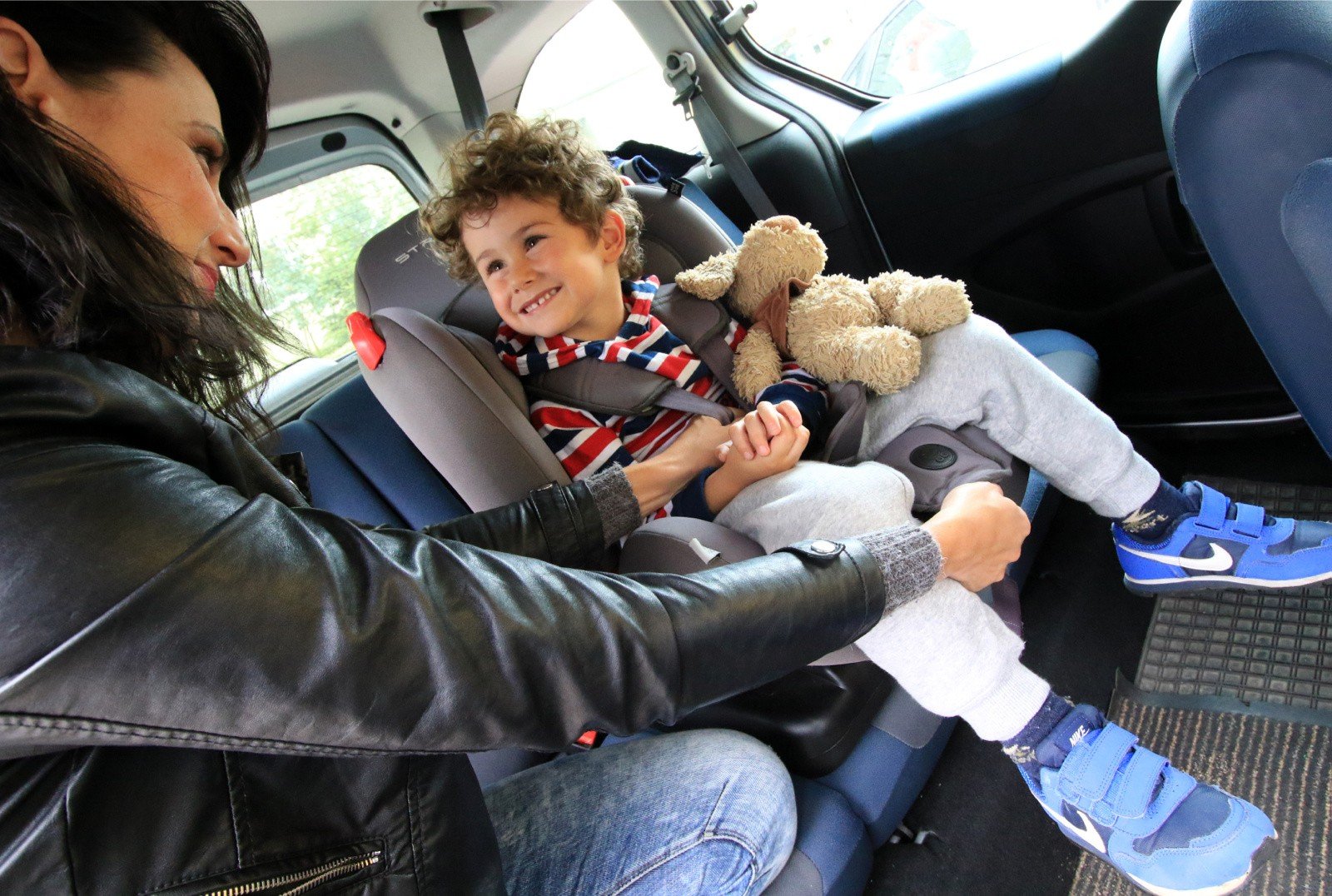 Jak przewozić dziecko w samochodzie bezpiecznie? Czy można