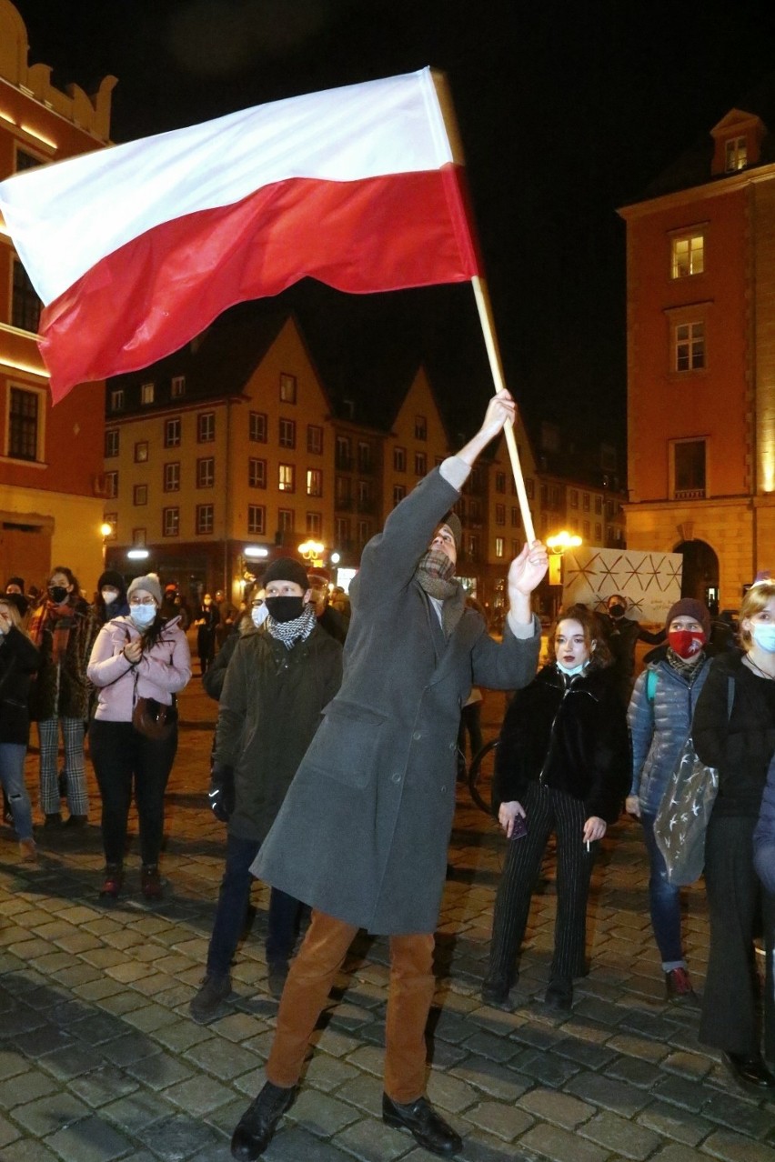 Gońcie się! Za Warszawę! Strajk Kobiet wyszedł na ulice Wrocławia (ZDJĘCIA)