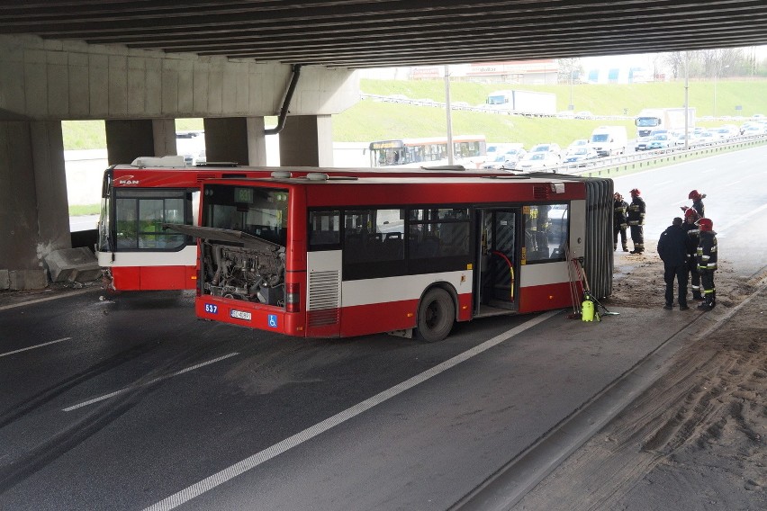 Wypadek autobusu linii 831