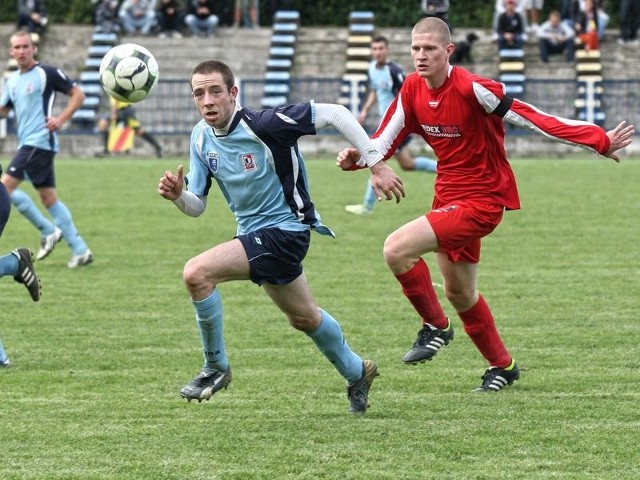 W rozegranym awansem spotkaniu słupskiej klasy okręgowej w Bruskowie Wielkim Wielkim SwePol Link przegrał z Jantarem Ustka 0:3 (0:2).