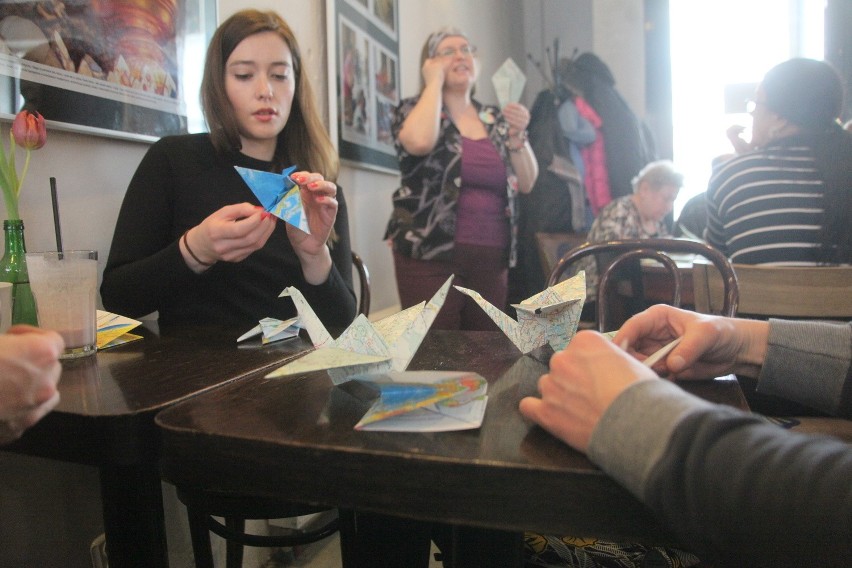 Origami w kawiarni Daleko Blisko: "Dzięki tej sztuce każdy może poczuć się artystą" [ZDJĘCIA]