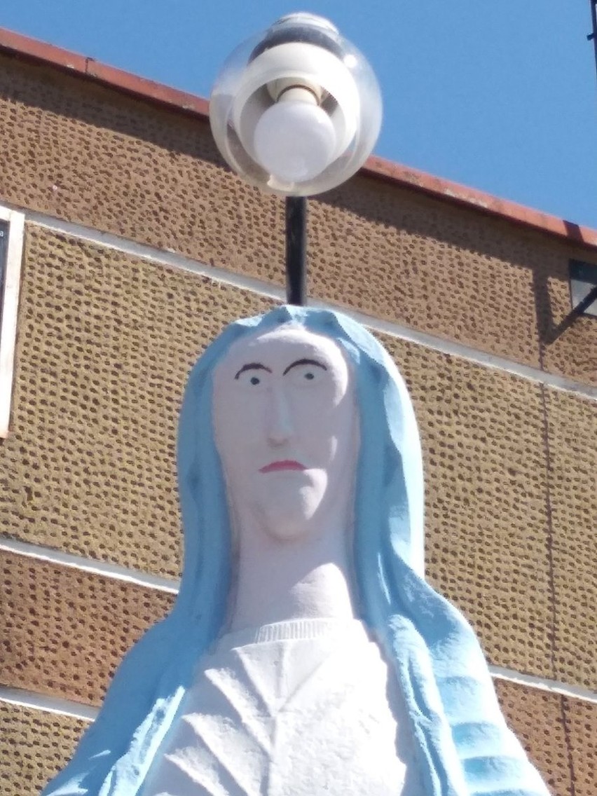 Figurka Matki Boskiej pod Szydłowcem.