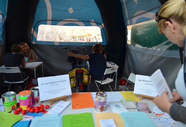 W piątek w specjalnych namiotach przed DH "Magda" specjaliści udzielali bezpłatnych porad dotyczących zaburzeń psychicznych. Akcję przeprowadzono z okazji Dnia Zdrowia Psychicznego.