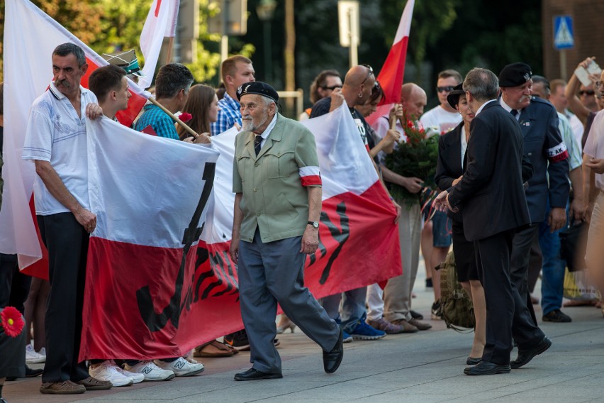 Kraków. Uczcili bohaterskich powstańców na pl. Matejki [ZDJĘCIA]