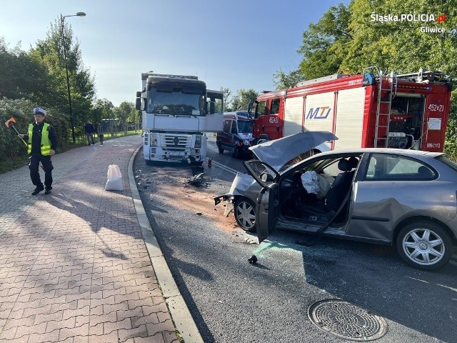 Dziś, 4 października w środę, kilka minut przed godziną 9.00 doszło do fatalnie wyglądającego wypadku.