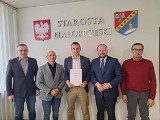 Będzie nowa droga powiatowa Stromiec - Ksawerów Nowy. W Starostwie Powiatowym w Białobrzegach podpisano umowę z wykonawcą
