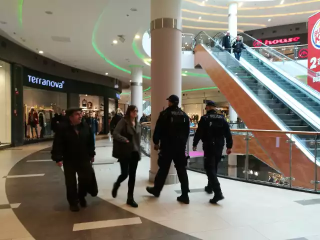 Policja w galerii handlowej Avenida w Poznaniu
