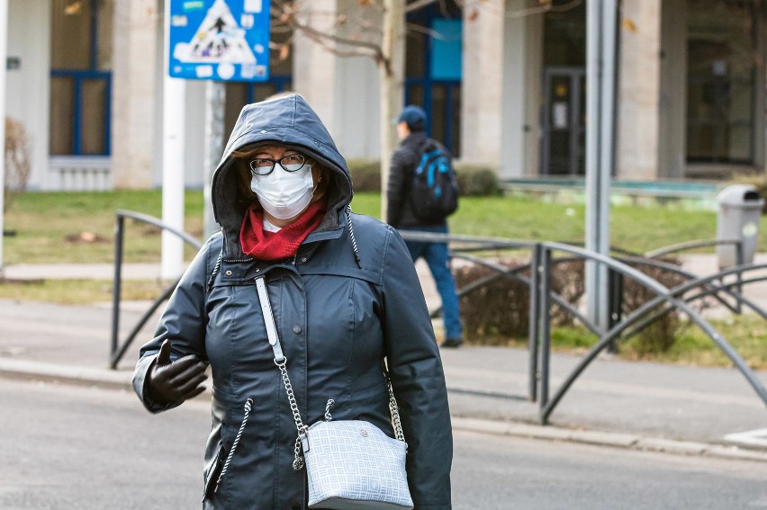 Obowiązuje zakaz zgromadzeń powyżej 5 osób, nie można...