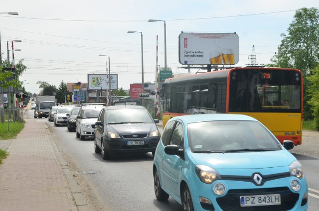 W ciągu doby przez tory na granicy Poznania i Plewisk przemieszcza się około 10 tysięcy pojazdów.