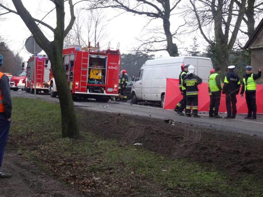 Wypadek w Ruchocicach. Nie żyje kierowca fiata