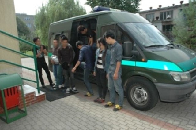8 Wietnamczyków zatrzymano i przekazani zostaną stronie litewskiej. Dwóch kierowców odpowie przed sądem z próbę nielegalnego przemytu.