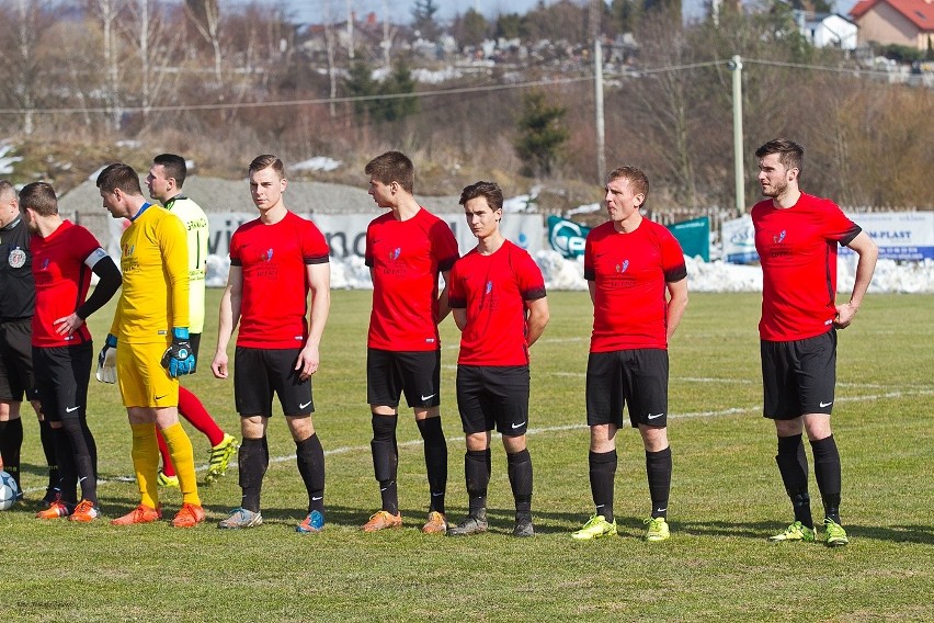 LKS Pisarowce (czerwone koszulki) pokonał Granicę Stubno 2:0