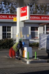 Wrocław: Koniec taniego tankowania. Stacje Neste zmieniają się w Shella (ZDJĘCIA)