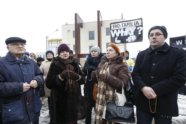 Pikieta antyaborcyjna przed szpitalem Pro-Familia w Rzeszowie.