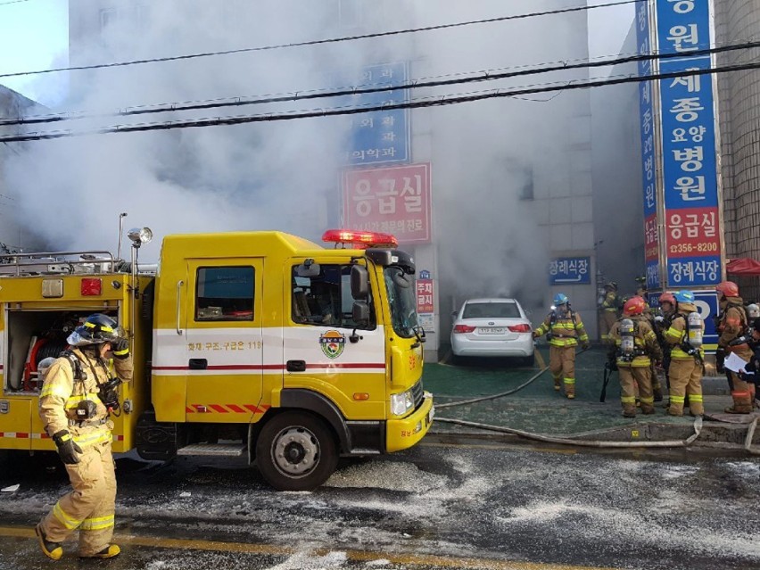 Korea Południowa: pożar szpitala w mieście Miryang. Zginęło 41 osób, 70 jest rannych [ZDJĘCIA] [VIDEO]