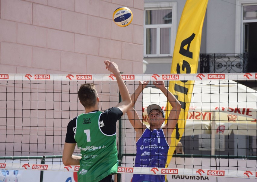 Na początek BeachBall Radom 2018 rozegrano turniej mixtów, w...