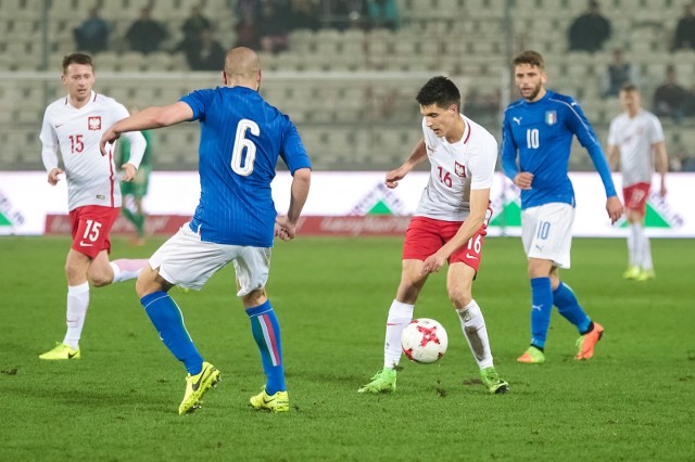 Bartosz Kapustka podczas meczu drużyn U-21 Polska - Włochy na stadionie Cracovii