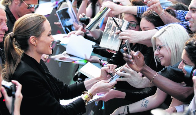 Angelina Jolie nie tylko usunęła piersi, a przygotowuje się do operacji usunięcia jajników