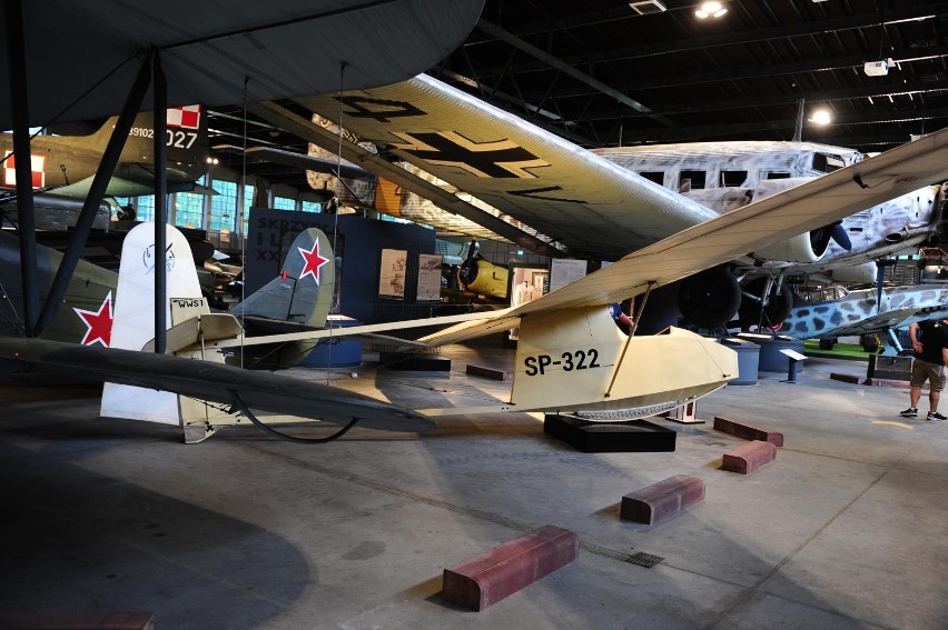 W hangarach muzeum można dziś zobaczyć niejeden lotniczy...