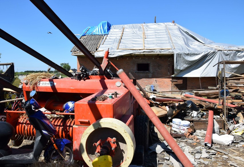 Trąba powietrzna w gminie Rzeczniów. Ruszyła pomoc dla mieszkańców zrujnowanych gospodarstw we wsi Kaniosy. Jest zbiórka dla poszkodowanych