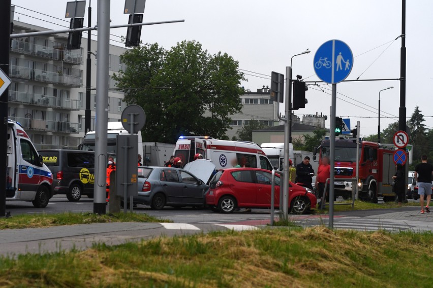 Zderzenie na skrzyżowaniu Diamentowej i Medalionów w Lublinie. Jedna osoba trafiła do szpitala