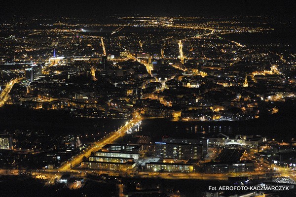 Poznań nocą: Niesamowite zdjęcia miasta!