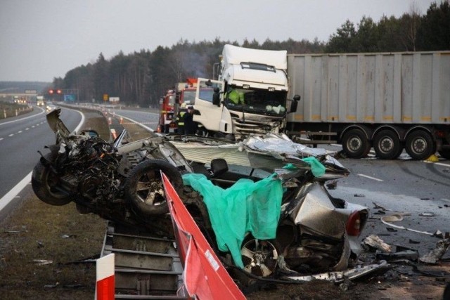 Do wypadku doszło na 222. km A4 w kierunku Katowic.