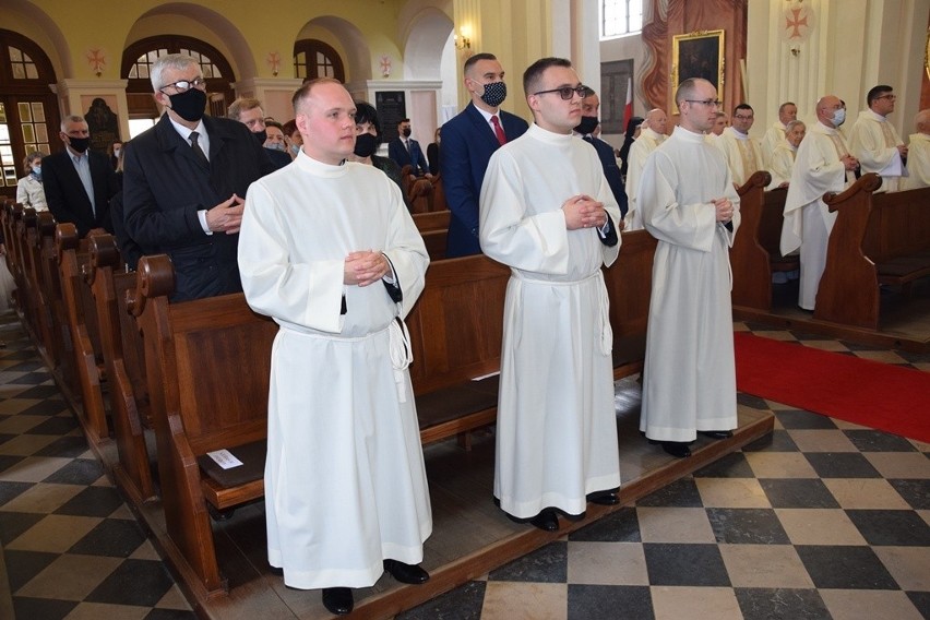 Nowi kapłani w regionie. Zobacz, jak wyglądały święcenia kapłańskie w katedrze drohiczyńskiej [ZDJĘCIA]