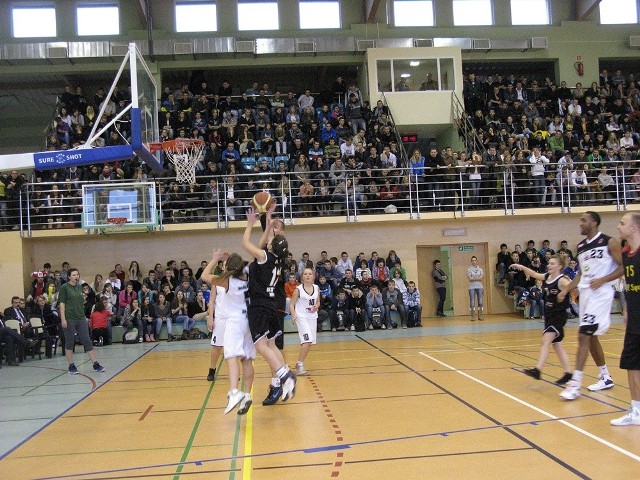 Koszykarskie show w Miastku - Energa Czarni Słupsk - Trefl Sopot = 2011 r.