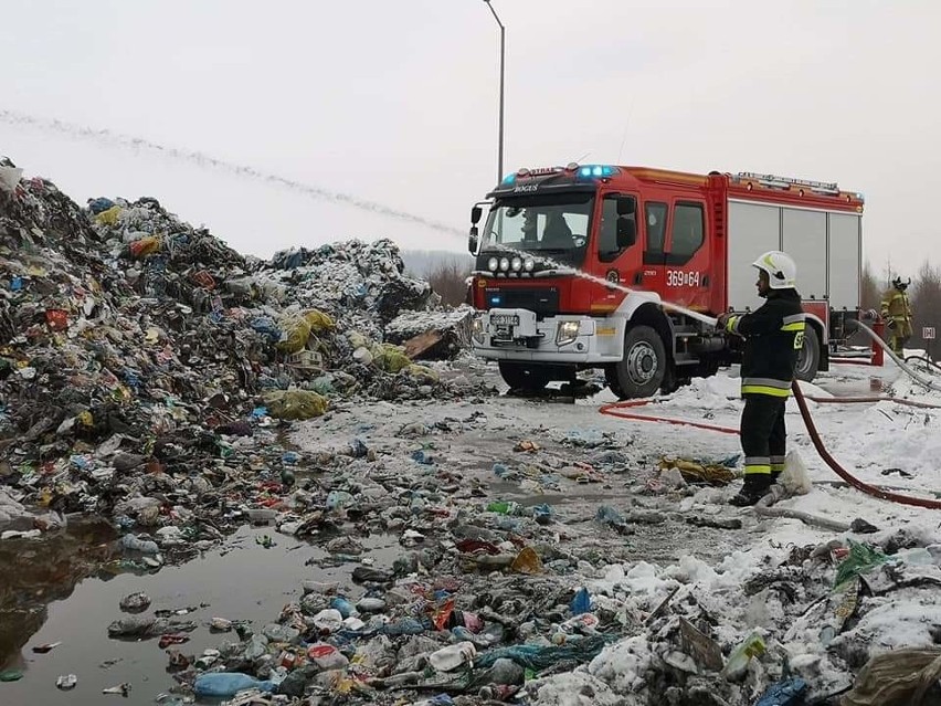 Pożar w zakładzie przetwarzania odpadów w Przemyślu. Przyjmowanie odpadów komunalnych odbywa się bez zmian, trwa szacowanie strat