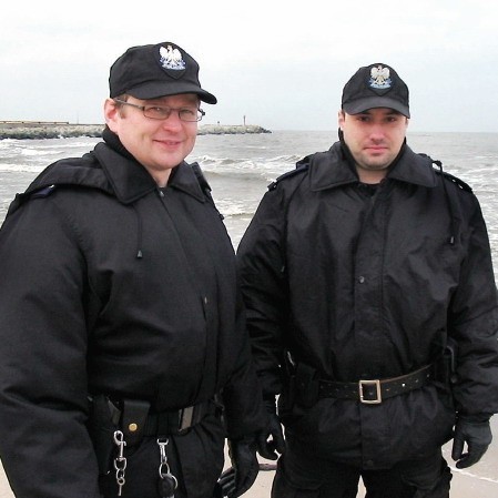 Sierżant Grzegorz Paul i st. post. Piotr Radecki.