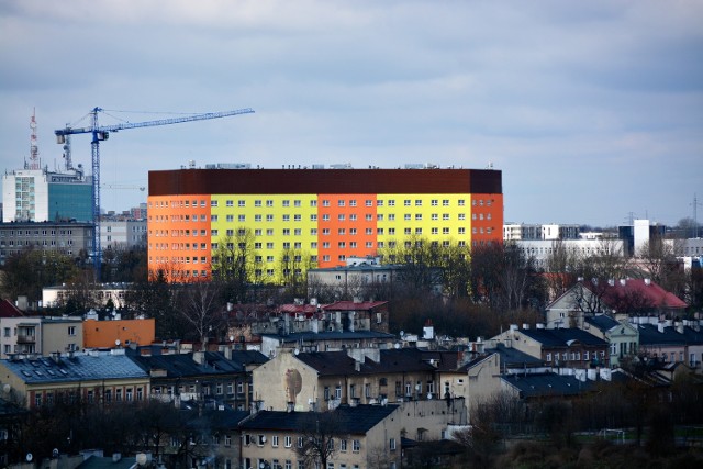Nie tylko kolory nowego budynku budzą powszechną dyskusję wśród mieszkańców Lublina