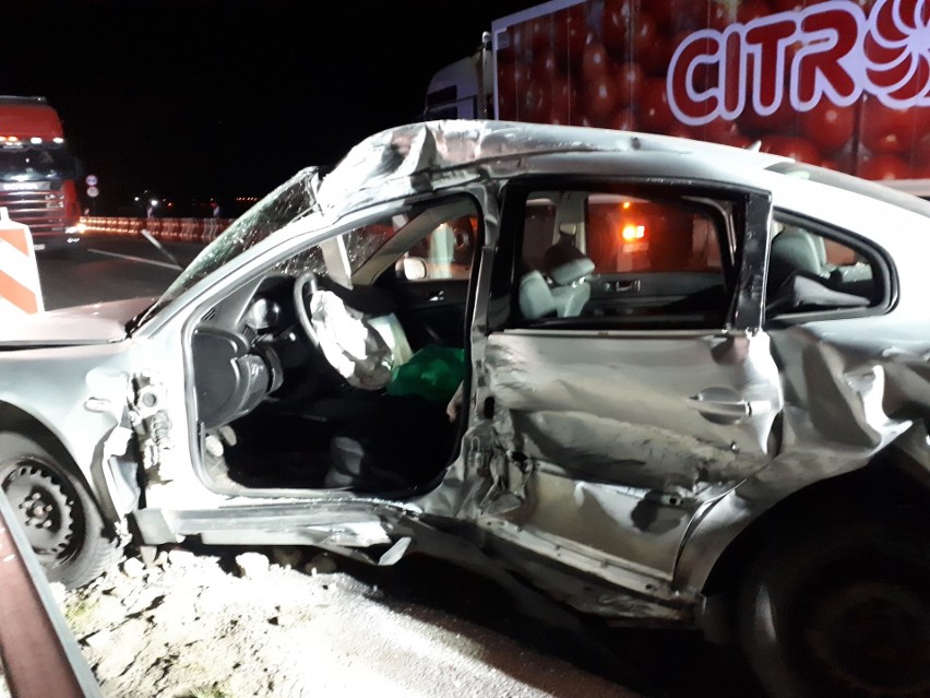 Wypadek na obwodnicy Szubina. Ciężarówka zderzyła się z autem osobowym