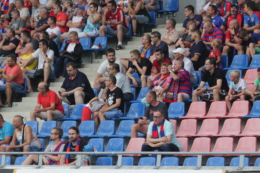 Piast Gliwice – Zagłębie Lubin 2:1. Przy Okrzei nadal kibicują bez „młyna” ZDJĘCIA KIBICÓW