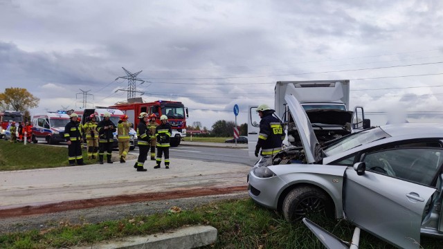 Wypadek samochodu osobowego z dostawczym na południowej obwodnicy Wojnicza