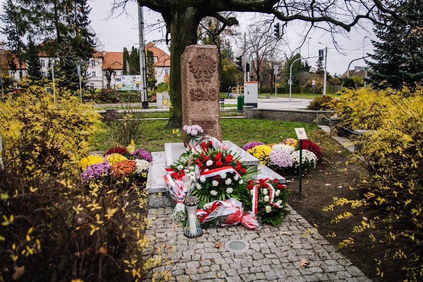 Ostrów Mazowiecka. Obchody Święta Niepodległości inne niż zwykle. 11.11.2020. Zdjęcia