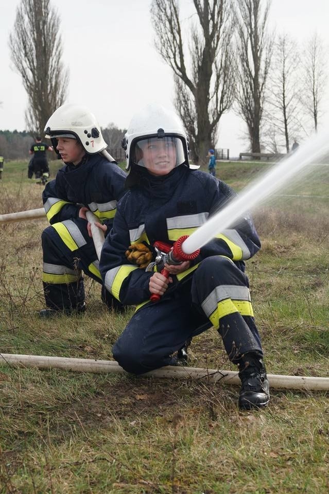 Z okazji Dnia Strażaka OSP z Kargowej postanowiło na zdjęciach przypomnieć swoje najważniejsze akcje