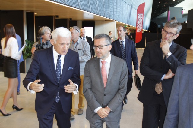 Podczas sesji inauguracyjnej swoje wystąpienia mieli już m.in. Jarosław Gowin, wicepremier oraz minister nauki i szkolnictwa wyższego, Carlos Moedas, komisarz UE ds. badań, nauki i innowacji oraz Jerzy Buzek, przewodniczący Komitetu Przemysłu, Badań i Energii w Parlamencie Europejskim. ZOBACZCIE ZDJĘCIA